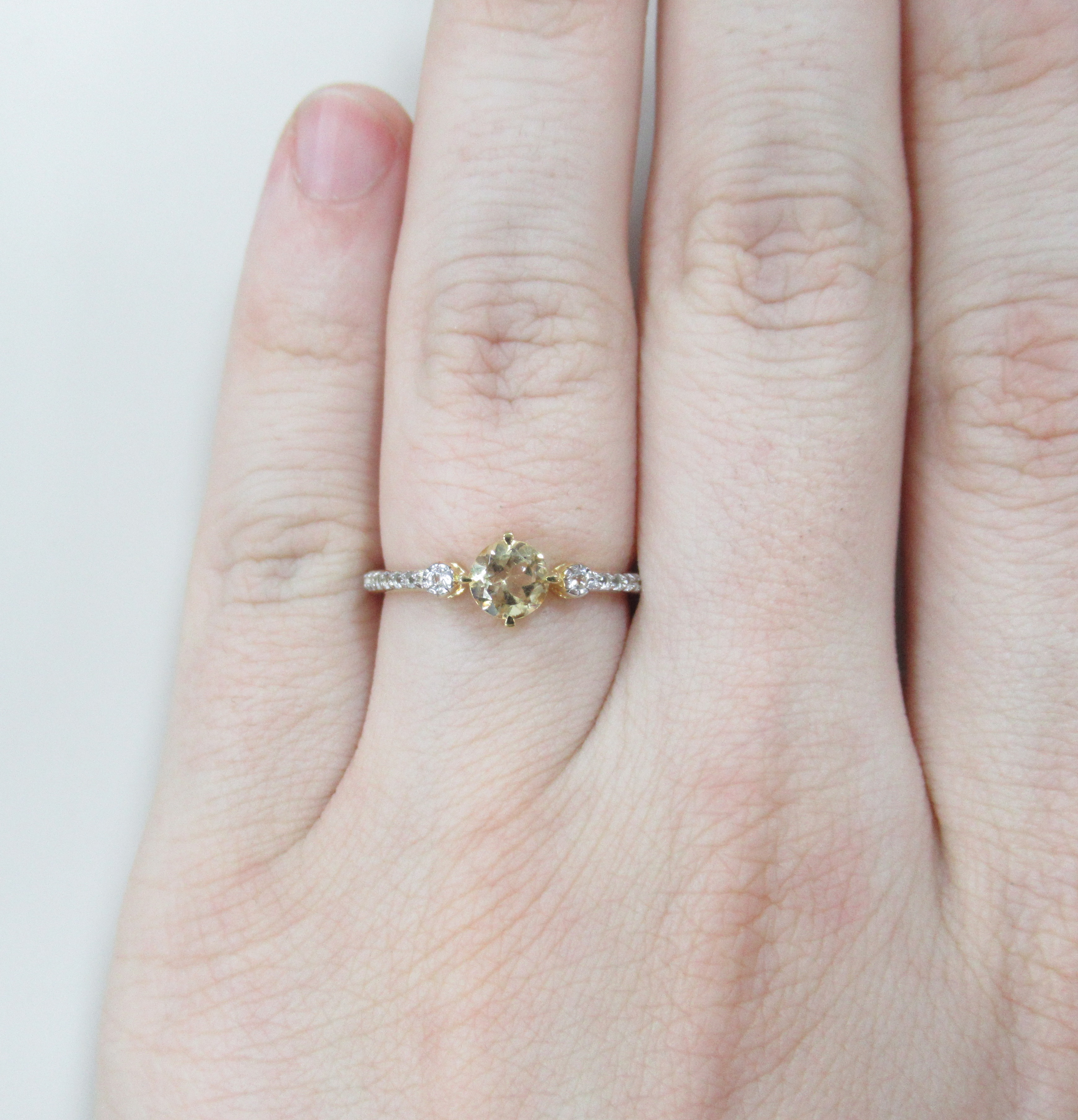 Серебряное кольцо с гелиодором